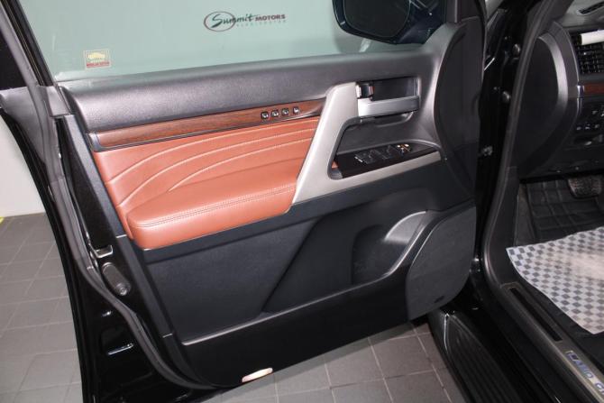 Toyota Land Cruiser 200 Series Рестайлинг 2 с пробегом 2020 года, цена 8 900 000 рублей, 80300 км, внедорожник, Автокод Объявления