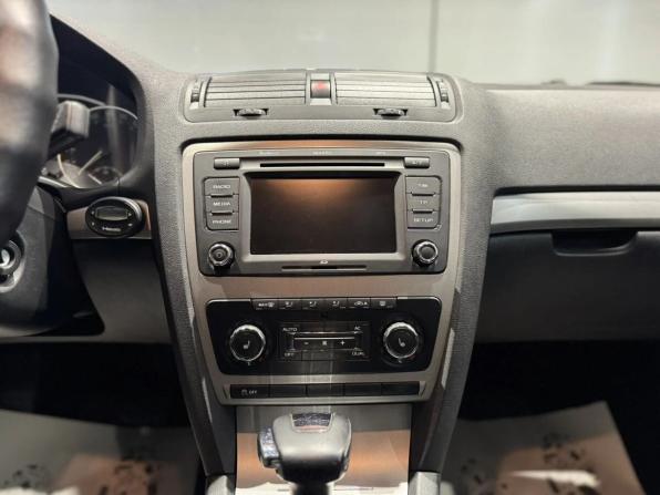 Skoda Octavia II (A5) Рестайлинг с пробегом 2011 года, цена 735 000 рублей, 214000 км, лифтбек, Автокод Объявления
