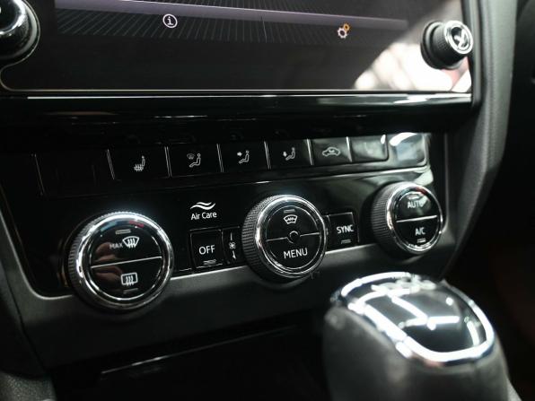 Skoda Octavia III (A7) Рестайлинг с пробегом 2019 года, цена 1 939 900 рублей, 211000 км, лифтбек, Автокод Объявления