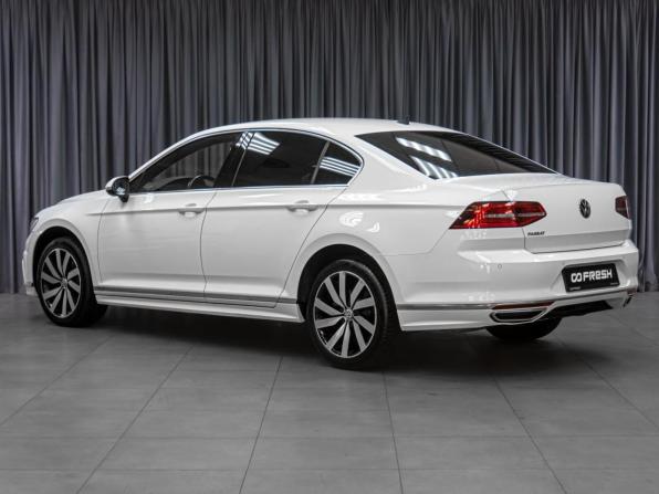 Volkswagen Passat B8 с пробегом 2018 года, цена 2 389 000 рублей, 130523 км, седан, Автокод Объявления