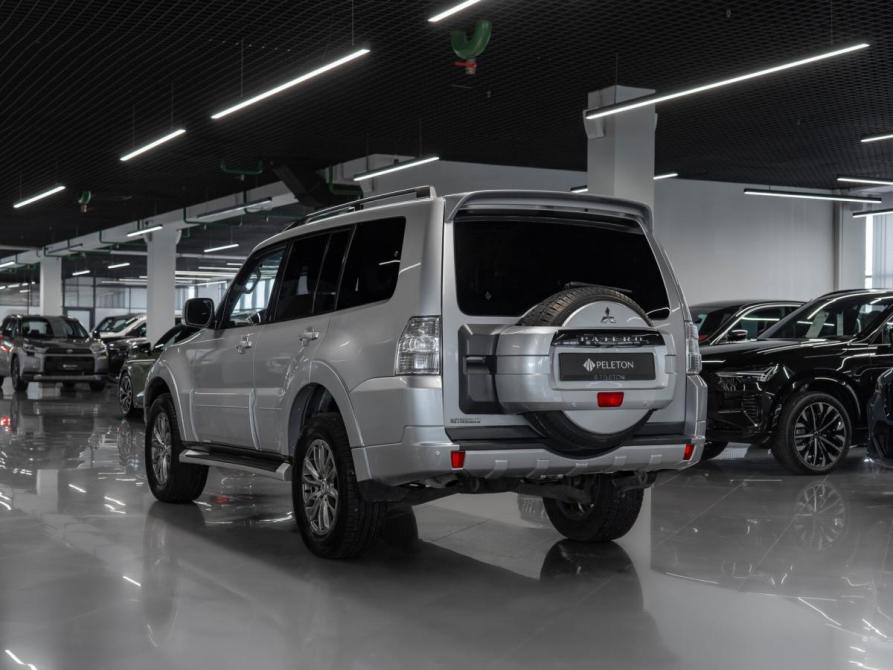 Mitsubishi Pajero IV Рестайлинг 1 Москва  - изображение 4