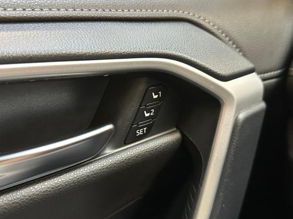 Toyota RAV4 V (XA50) с пробегом 2021 года, цена 3 930 000 рублей, 70142 км, внедорожник, Автокод Объявления