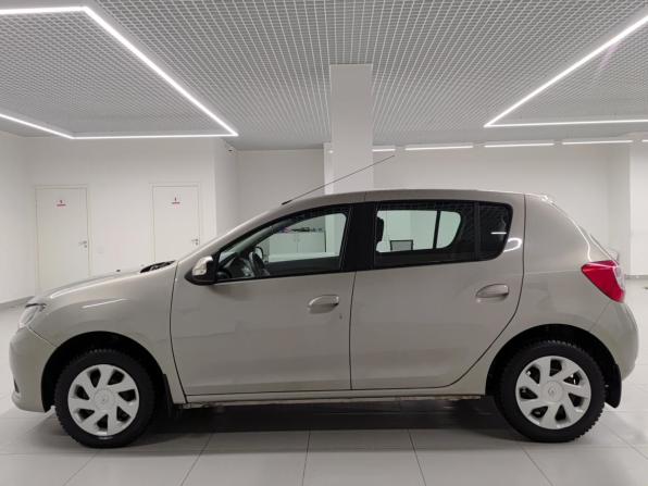 Renault Sandero II с пробегом 2015 года, цена 689 000 рублей, 151086 км, хэтчбек, Автокод Объявления
