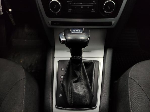Skoda Octavia II (A5) Рестайлинг с пробегом 2011 года, цена 750 000 рублей, 233931 км, лифтбек, Автокод Объявления