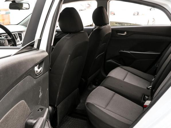 Hyundai Solaris II с пробегом 2019 года, цена 939 400 рублей, 220049 км, седан, Автокод Объявления