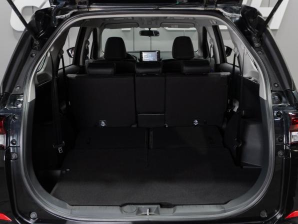 Toyota Veloz с пробегом 2023 года, цена 4 249 000 рублей, 38 км, минивэн, Автокод Объявления