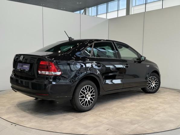 Volkswagen Polo V Рестайлинг с пробегом 2018 года, цена 1 105 000 рублей, 215425 км, седан, Автокод Объявления