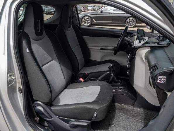 Toyota iQ с пробегом 2013 года, цена 1 070 000 рублей, 126920 км, хэтчбек, Автокод Объявления