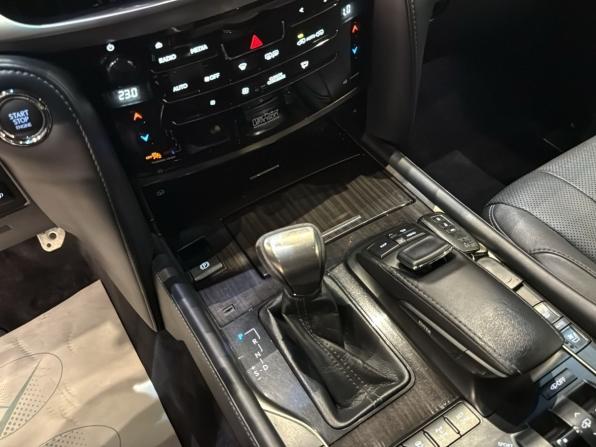 Lexus LX III Рестайлинг 2 с пробегом 2018 года, цена 6 599 000 рублей, 174627 км, внедорожник, Автокод Объявления