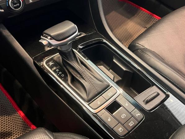Kia Optima IV Рестайлинг с пробегом 2019 года, цена 2 199 900 рублей, 97136 км, седан, Автокод Объявления
