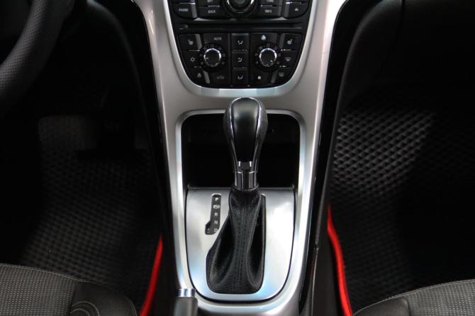 Opel Astra J Рестайлинг с пробегом 2013 года, цена 980 350 рублей, 116083 км, хэтчбек, Автокод Объявления