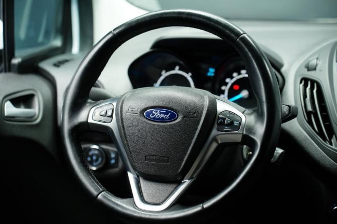 Ford Tourneo Courier I с пробегом 2017 года, цена 1 555 000 рублей, 144000 км, минивэн, Автокод Объявления