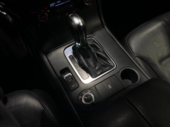 Volkswagen Touareg II с пробегом 2011 года, цена 1 950 000 рублей, 242907 км, внедорожник, Автокод Объявления