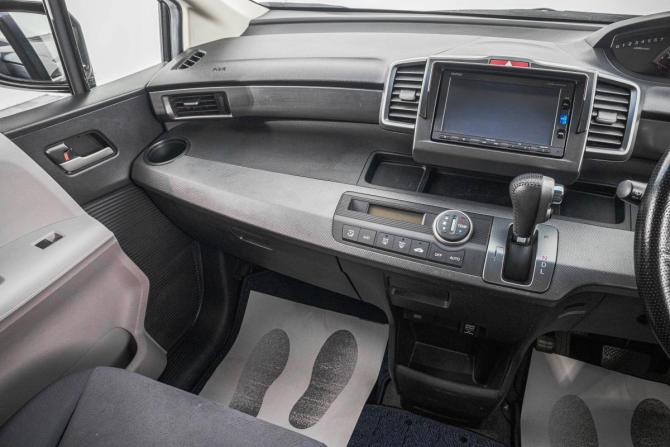 Honda Freed I с пробегом 2009 года, цена 1 379 000 рублей, 113000 км, компактвэн, Автокод Объявления