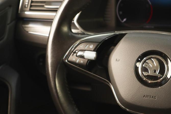 Skoda Superb III Рестайлинг с пробегом 2022 года, цена 3 529 000 рублей, 71394 км, лифтбек, Автокод Объявления