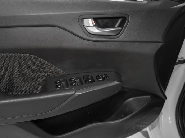 Hyundai Solaris II с пробегом 2018 года, цена 1 350 000 рублей, 168493 км, седан, Автокод Объявления