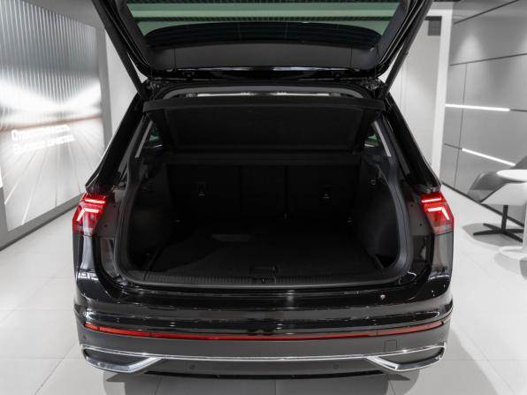 Volkswagen Tiguan II Рестайлинг с пробегом 2022 года, цена 3 460 000 рублей, 56725 км, внедорожник, Автокод Объявления