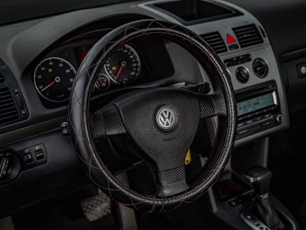 Volkswagen Touran I Рестайлинг с пробегом 2010 года, цена 579 000 рублей, 305666 км, компактвэн, Автокод Объявления