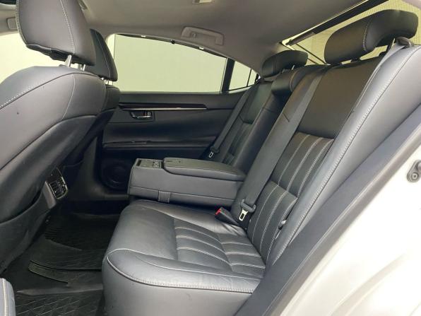 Lexus ES VI Рестайлинг с пробегом 2018 года, цена 3 250 000 рублей, 159057 км, седан, Автокод Объявления