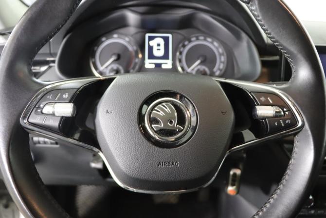 Skoda Rapid II с пробегом 2021 года, цена 1 799 990 рублей, 65198 км, лифтбек, Автокод Объявления