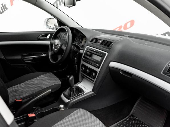 Skoda Octavia II (A5) Рестайлинг с пробегом 2009 года, цена 700 000 рублей, 244676 км, лифтбек, Автокод Объявления