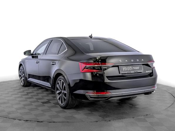 Skoda Superb III Рестайлинг с пробегом 2024 года, цена 2 900 000 рублей, 66490 км, лифтбек, Автокод Объявления