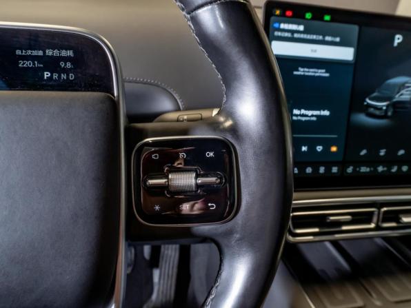 Li Auto (Lixiang) L9 I с пробегом 2024 года, цена 6 850 000 рублей, 76016 км, внедорожник, Автокод Объявления
