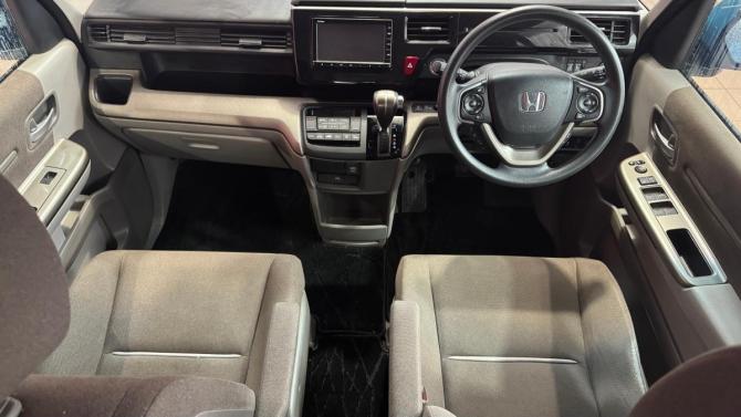 Honda Stepwgn V Рестайлинг с пробегом 2021 года, цена 2 370 000 рублей, 74796 км, минивэн, Автокод Объявления