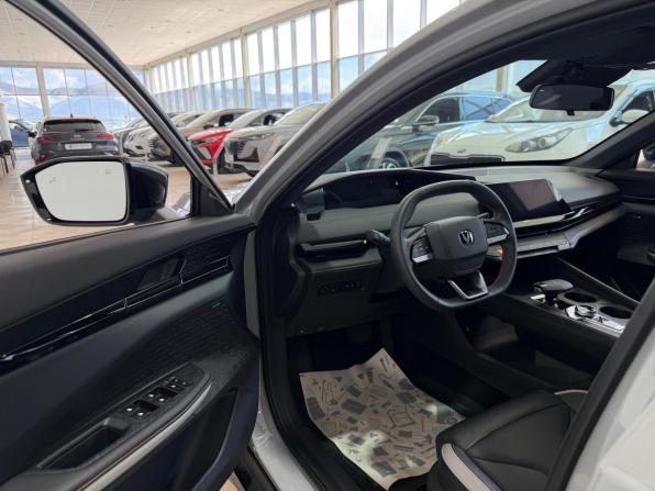 Changan UNI-V I с пробегом 2024 года, цена 2 550 000 рублей, 12800 км, лифтбек, Автокод Объявления