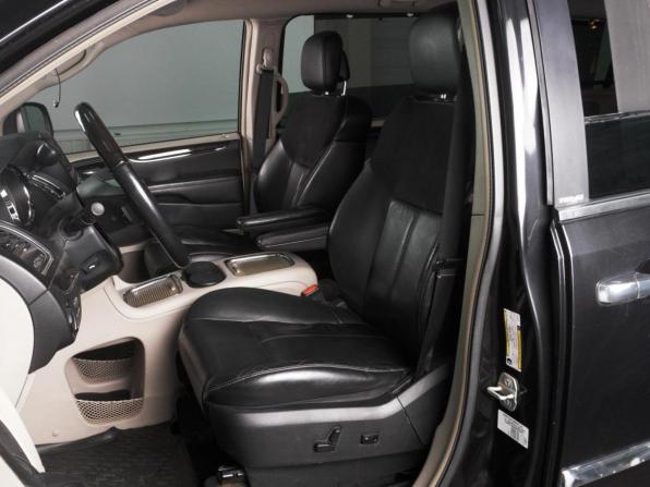 Chrysler Voyager V Рестайлинг с пробегом 2014 года, цена 1 885 000 рублей, 225167 км, минивэн, Автокод Объявления