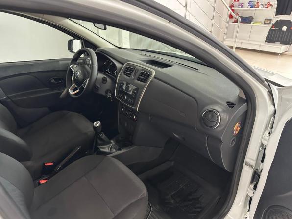 Renault Logan II Рестайлинг с пробегом 2021 года, цена 970 000 рублей, 41500 км, седан, Автокод Объявления