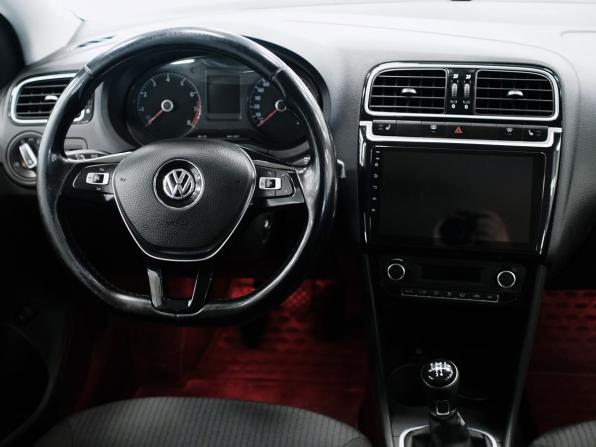 Volkswagen Polo V Рестайлинг с пробегом 2017 года, цена 728 000 рублей, 274558 км, седан, Автокод Объявления