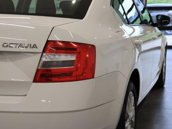 Skoda Octavia III (A7) Рестайлинг с пробегом 2018 года, цена 1 370 000 рублей, 154352 км, лифтбек, Автокод Объявления