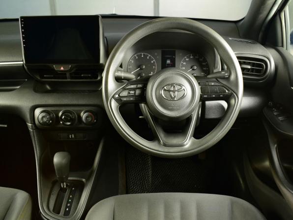 Toyota Yaris IV с пробегом 2022 года, цена 1 219 995 рублей, 80673 км, хэтчбек, Автокод Объявления