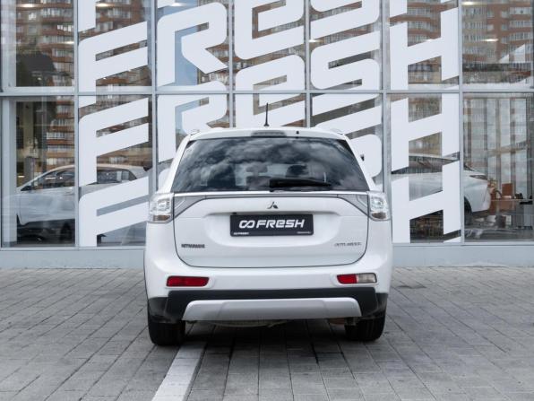 Mitsubishi Outlander III Рестайлинг с пробегом 2014 года, цена 1 353 000 рублей, 221279 км, внедорожник, Автокод Объявления