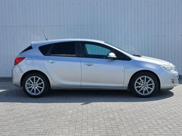Opel Astra J с пробегом 2011 года, цена 649 000 рублей, 216303 км, хэтчбек, Автокод Объявления