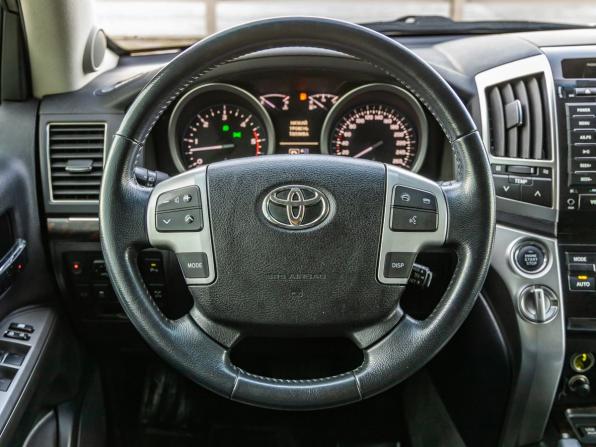 Toyota Land Cruiser 200 Series Рестайлинг 1 с пробегом 2015 года, цена 4 798 000 рублей, 122353 км, внедорожник, Автокод Объявления