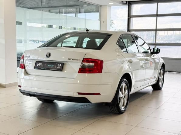 Skoda Octavia III (A7) Рестайлинг с пробегом 2018 года, цена 1 985 000 рублей, 88251 км, лифтбек, Автокод Объявления