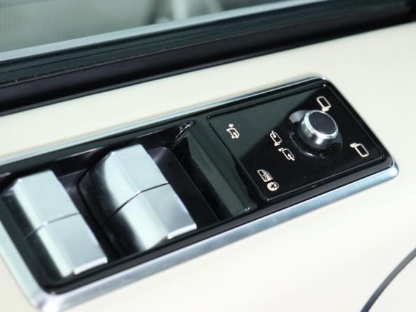 Land Rover Range Rover IV Рестайлинг с пробегом 2018 года, цена 5 990 000 рублей, 106780 км, внедорожник, Автокод Объявления