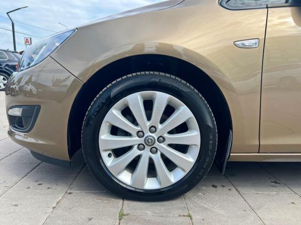 Opel Astra J Рестайлинг с пробегом 2014 года, цена 800 000 рублей, 129285 км, седан, Автокод Объявления