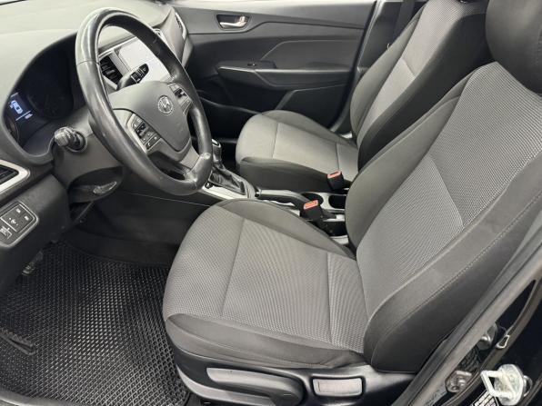 Hyundai Solaris II с пробегом 2017 года, цена 1 311 000 рублей, 92170 км, седан, Автокод Объявления
