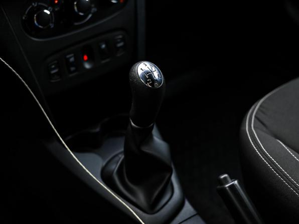 Renault Logan II Рестайлинг с пробегом 2018 года, цена 759 000 рублей, 188158 км, седан, Автокод Объявления