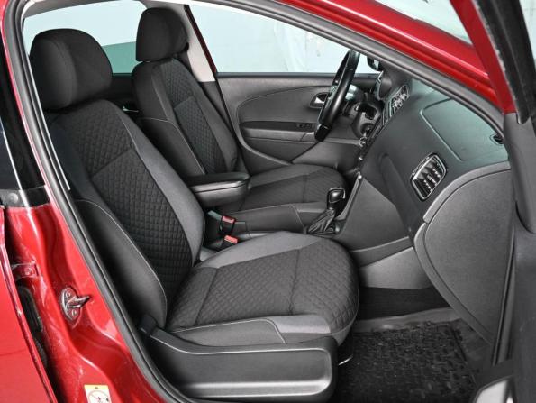 Volkswagen Polo V Рестайлинг с пробегом 2019 года, цена 1 579 000 рублей, 120347 км, седан, Автокод Объявления