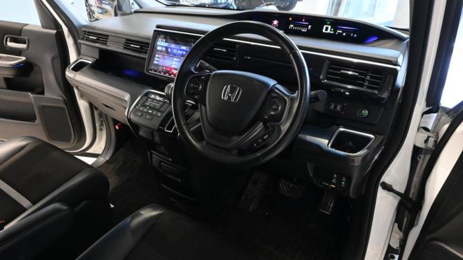 Honda Stepwgn V Рестайлинг с пробегом 2020 года, цена 2 295 000 рублей, 115000 км, минивэн, Автокод Объявления