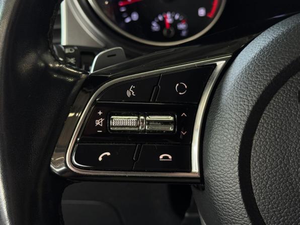 Kia Ceed III с пробегом 2021 года, цена 2 100 000 рублей, 60401 км, универсал, Автокод Объявления