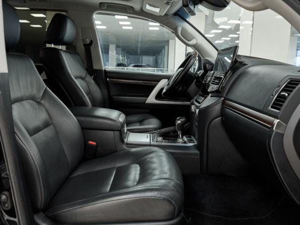 Toyota Land Cruiser 200 Series Рестайлинг 2 с пробегом 2017 года, цена 5 999 999 рублей, 229397 км, внедорожник, Автокод Объявления