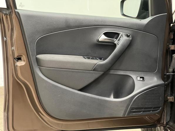 Volkswagen Polo V с пробегом 2014 года, цена 989 000 рублей, 121000 км, седан, Автокод Объявления