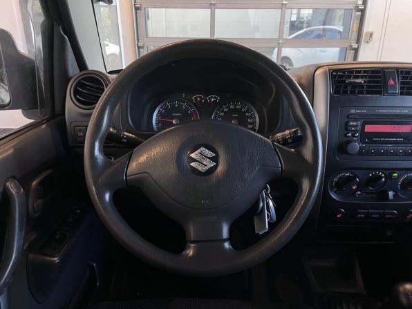 Suzuki Jimny III Рестайлинг 2 с пробегом 2013 года, цена 1 394 000 рублей, 106457 км, внедорожник, Автокод Объявления