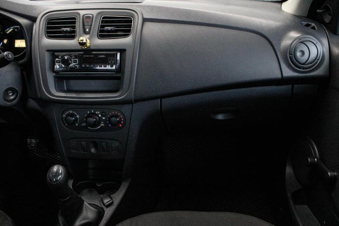 Renault Logan II Рестайлинг с пробегом 2019 года, цена 899 000 рублей, 80305 км, седан, Автокод Объявления