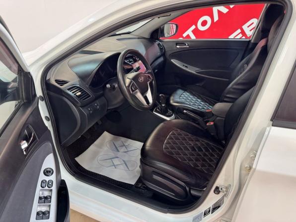 Hyundai Solaris I с пробегом 2012 года, цена 699 000 рублей, 209113 км, хэтчбек, Автокод Объявления